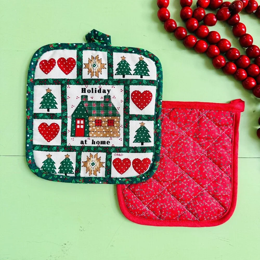 Vintage Christmas Potholder Set Holiday at Home Country Kitchen Quilted Pair